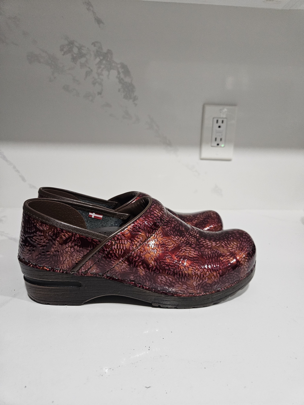 Sanita Women’s Professional Nursing Clogs, Burgundy Petals Leather EUR 39 US 8.5